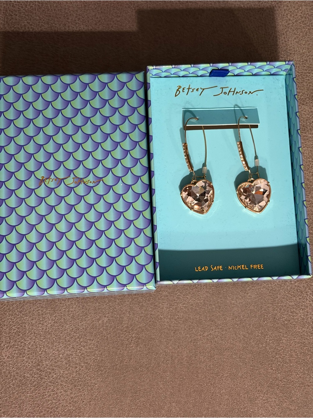 Betsey Johnson gold-Tone Faceted Heart Drop Earrings - Picture 3 of 13